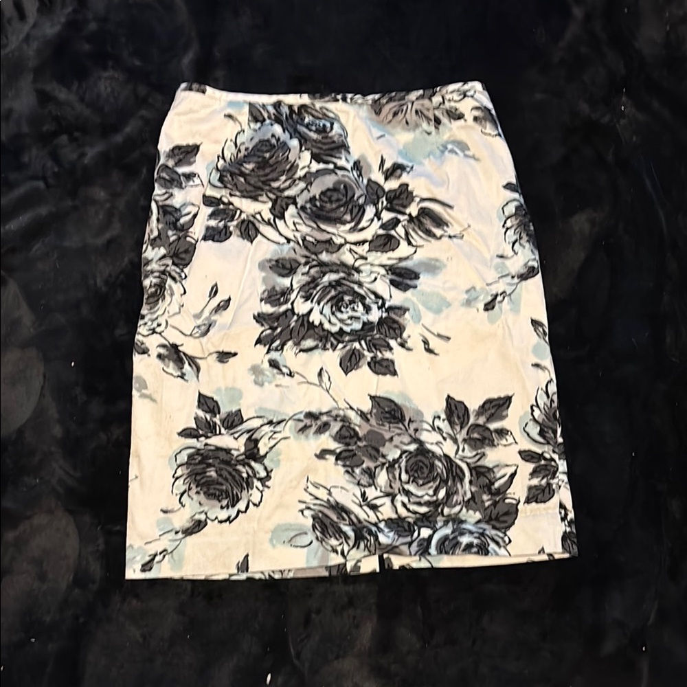 Floral Print Women's Skirt - Black and White